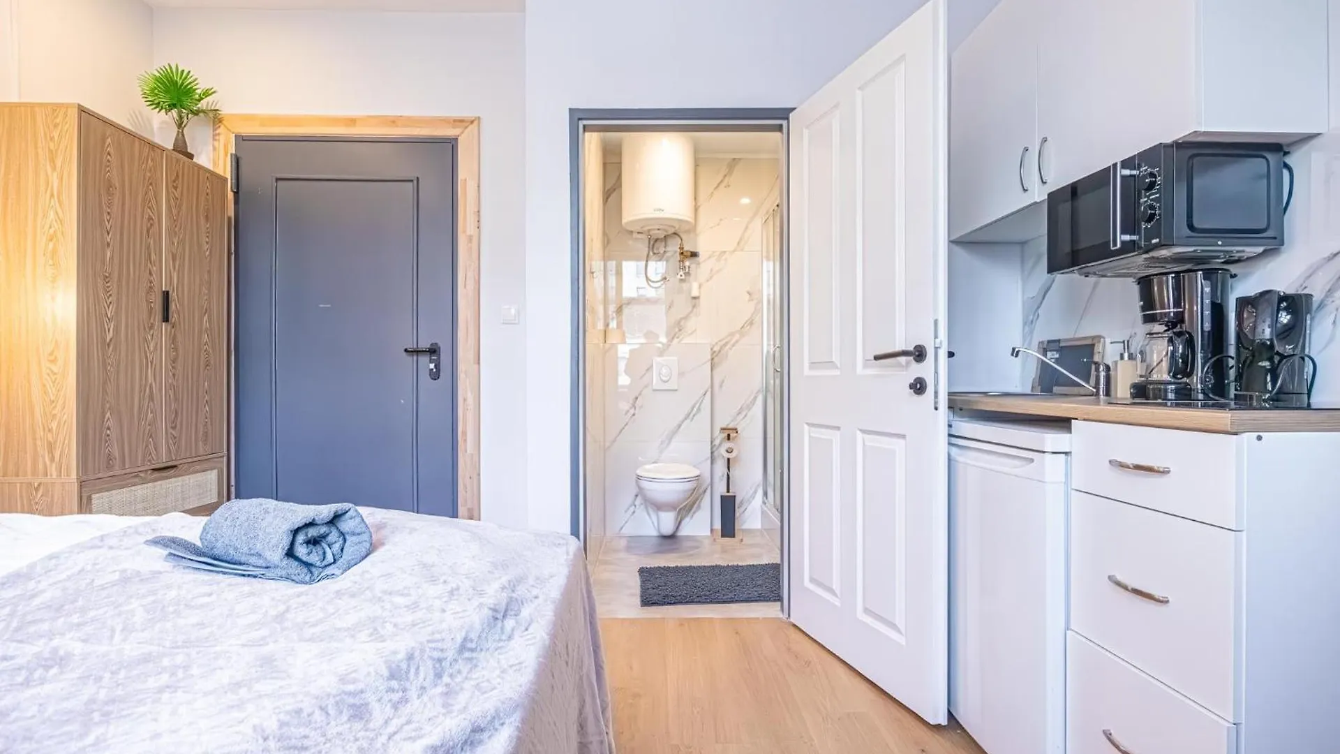 Modern And Cozy Studio Apartment In Vibrant Meidling Wenen