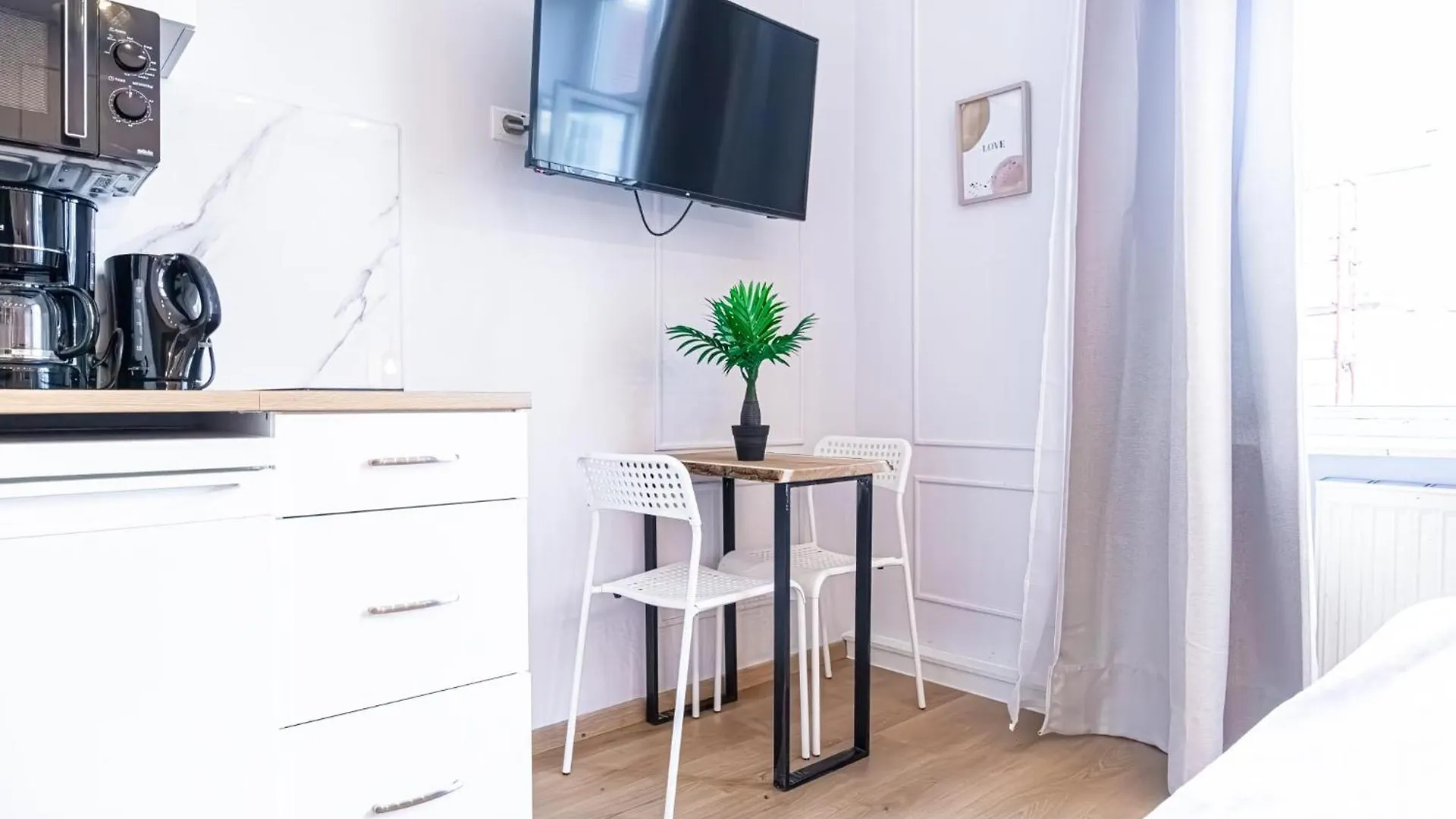 Modern And Cozy Studio Apartment In Vibrant Meidling Wiedeń